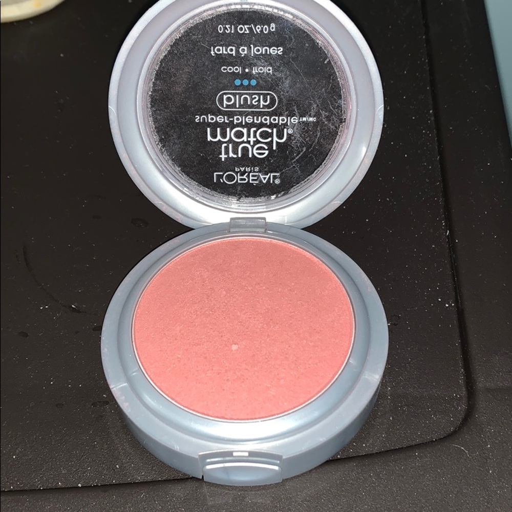Blush - Picture 2 of 3